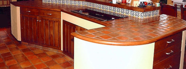 Meja kitchen set dengan terracota, sumber sandiegotiling.com