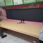 Proses pemasangan meja kerja custom di Yogyakarta