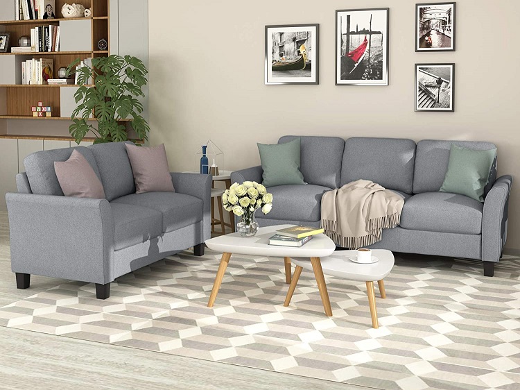 Penggunaan sofa pada ruang tamu, Sumber: actormuscle.store