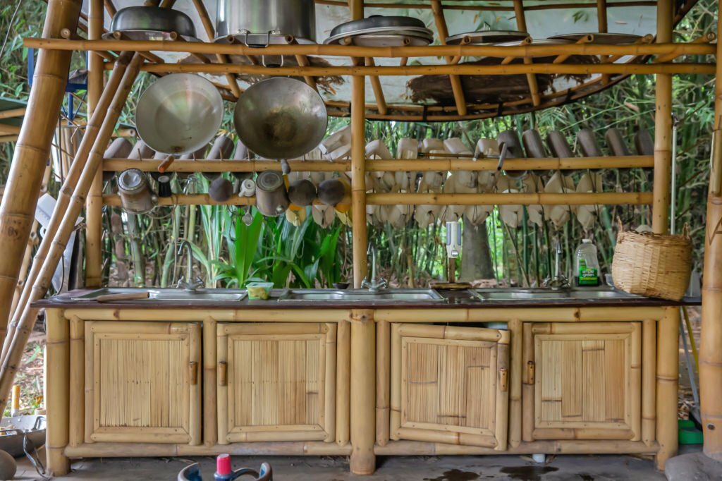 7 Desain Dapur Outdoor yang Menghadirkan Keindahan Alami