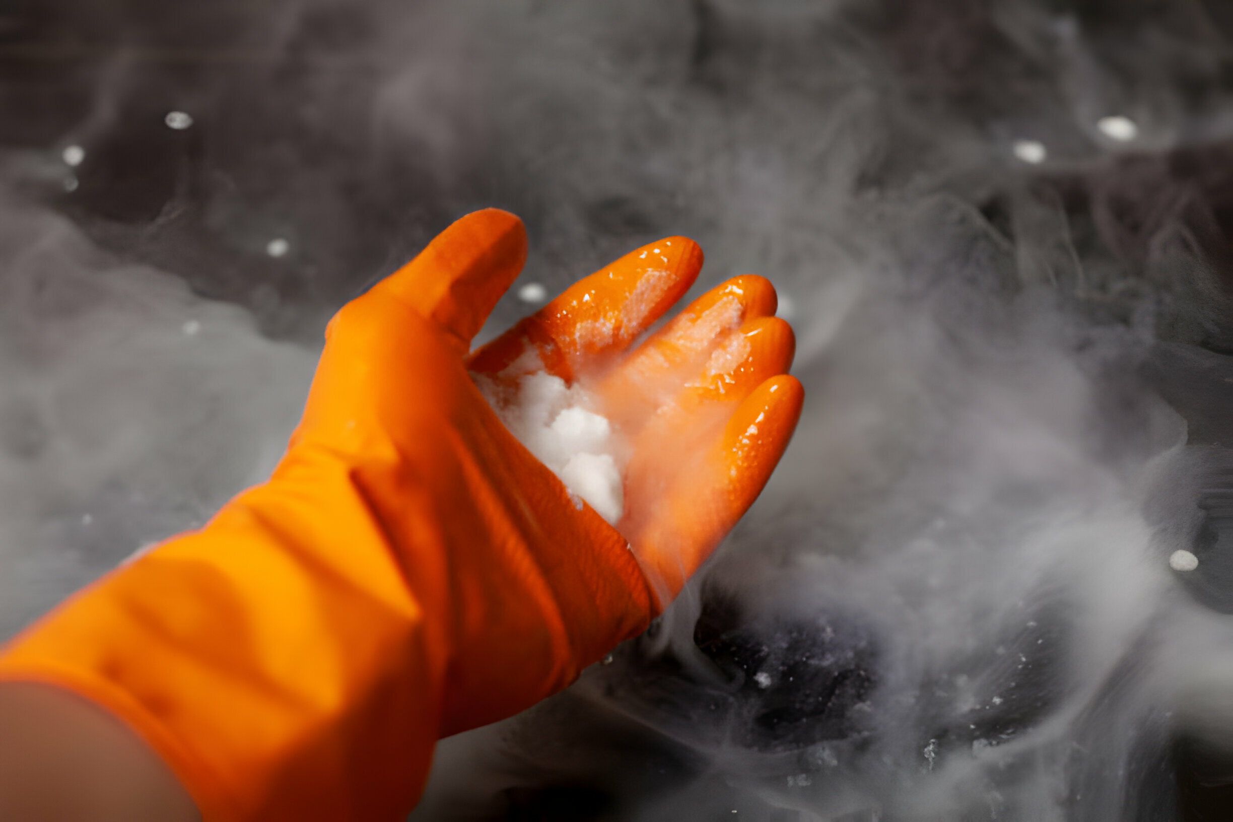 Menguak Keajaiban Dry Ice Blasting Dalam Pembersihan Industri