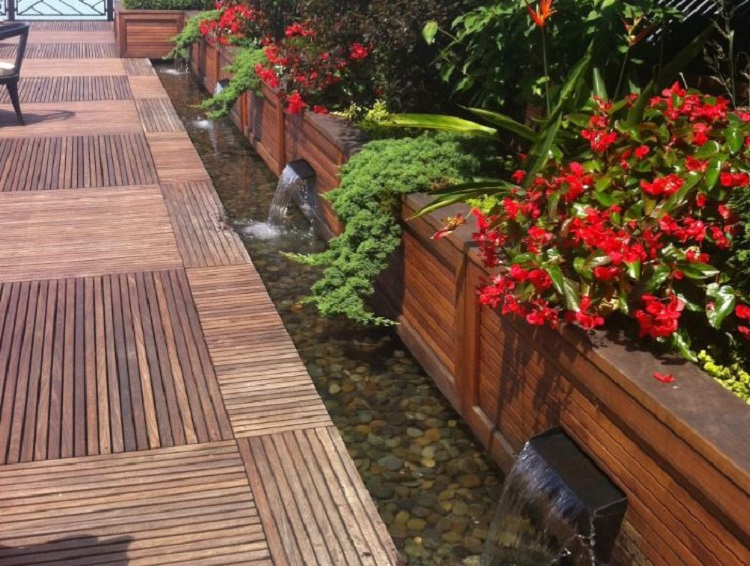 Contoh kolam ikan model selokan, Sumber: botanicalconceptschicago.com
