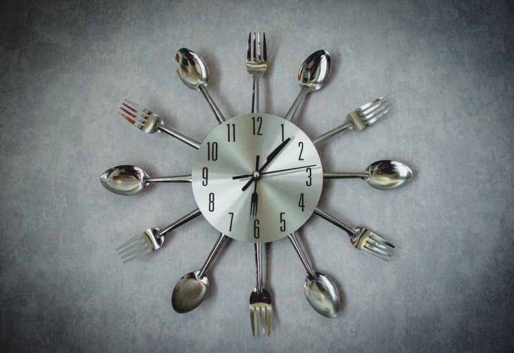 Jam dinding unik, Sumber: pexels.com