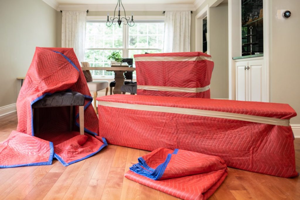 Moving blanket untuk memindahkan mebel yang berat