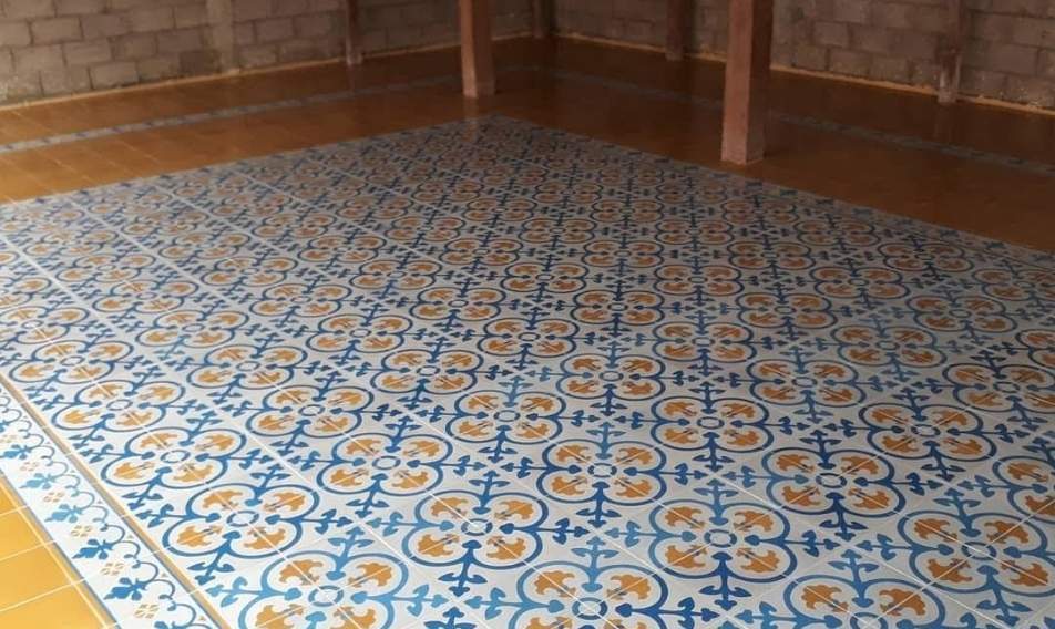 Tegel motif klasik yang cantik untuk dapur